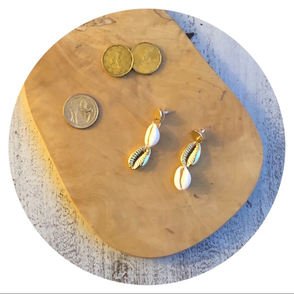 β’ NEW! β’ Ariel Drop Shell Earrings β’ - Picture 3 of 3